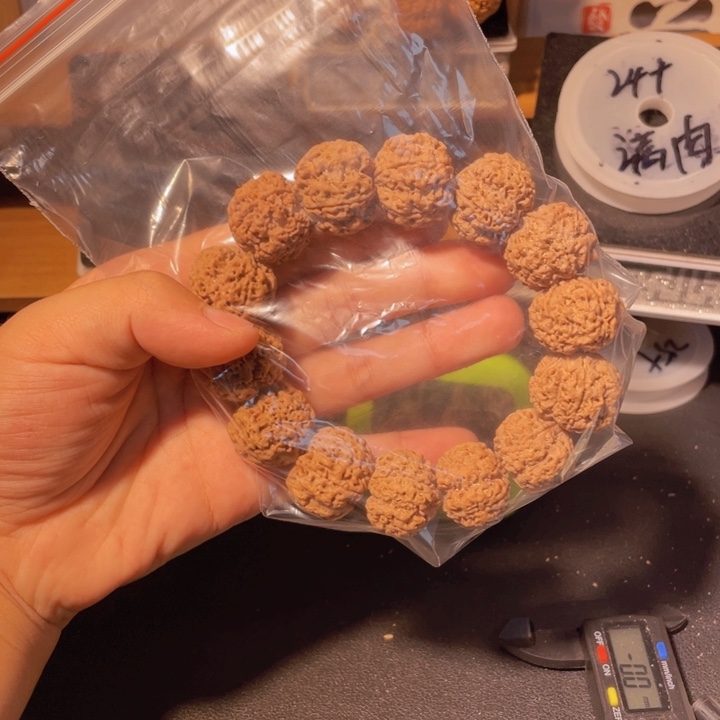 庞***）手串金刚菩提这个
