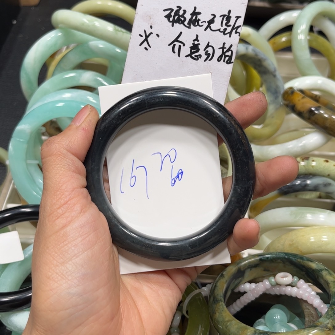 蛇纹石玉手镯未镶嵌