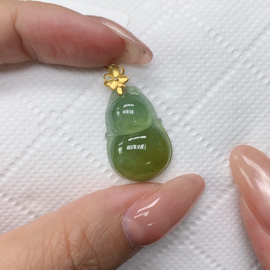 颈饰18K金镶嵌翡翠