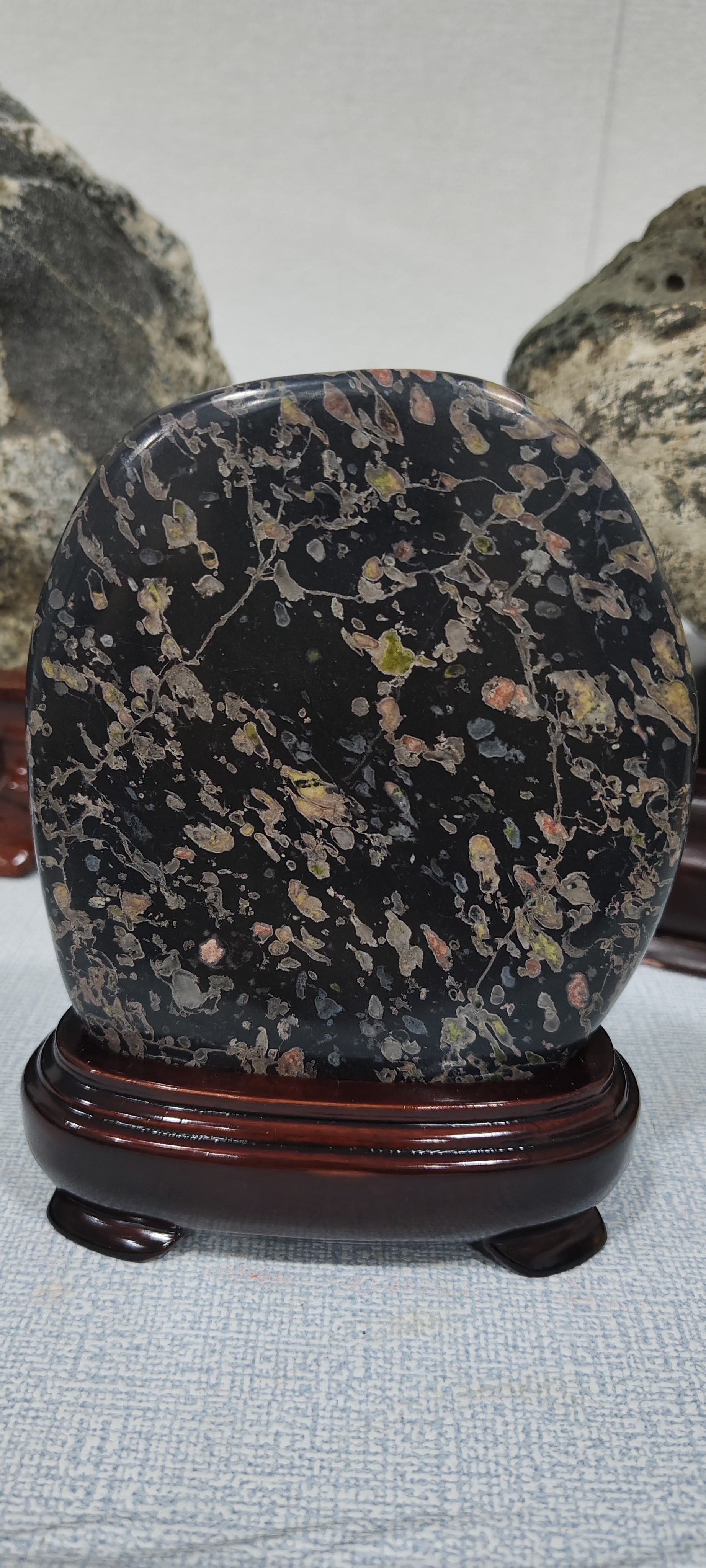 梅花玉摆件，精品打磨石