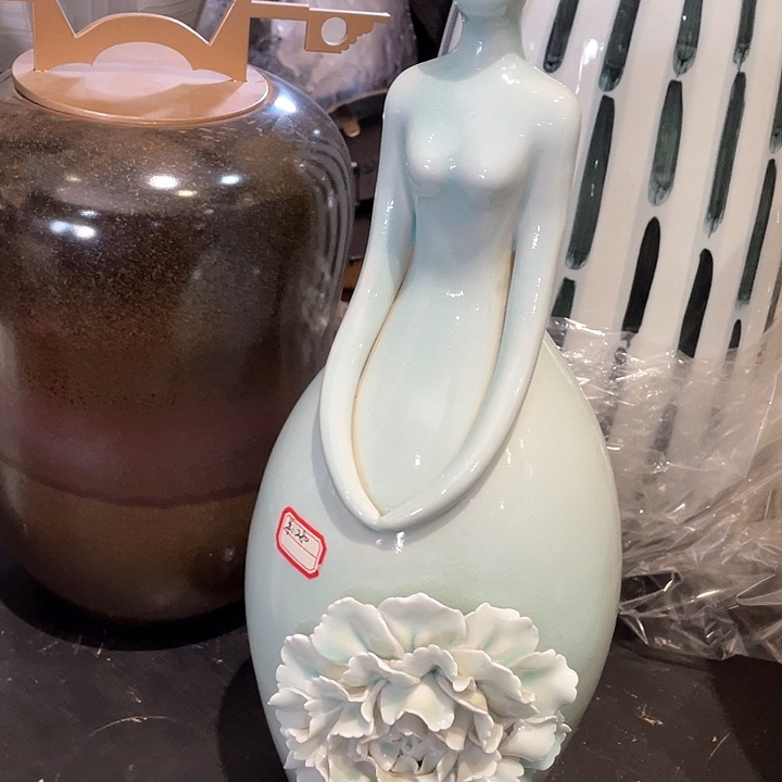 落****）陶瓷花瓶，仿真绿植。