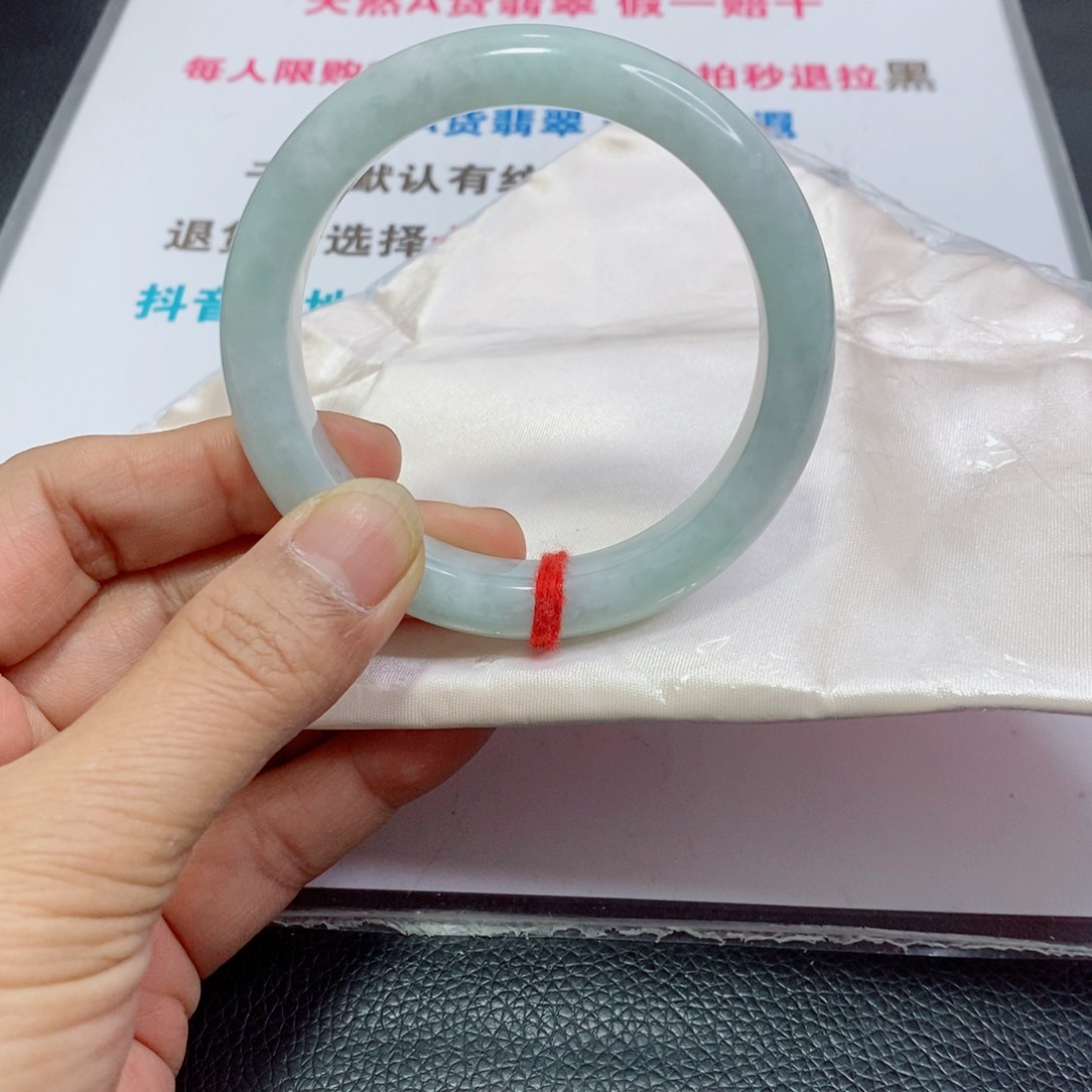 翡翠手镯未镶嵌唐**?手镯