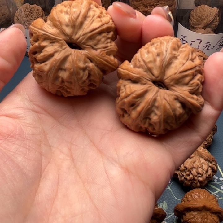 文玩核桃把件?***情42平谷元宝