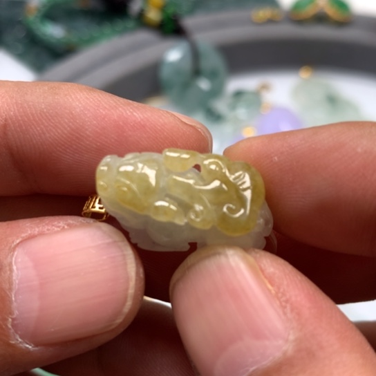 翡翠颈饰未镶嵌翡翠