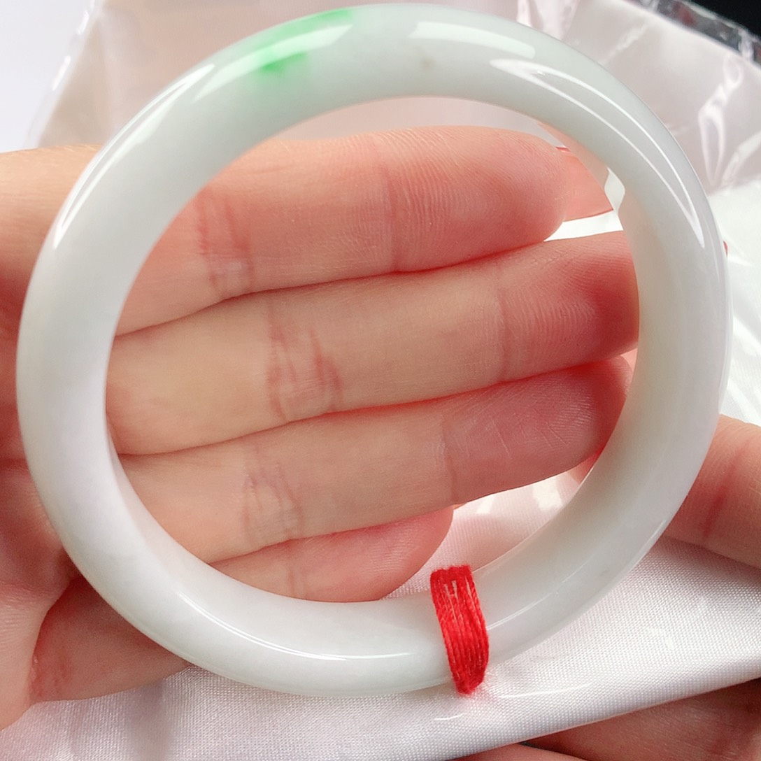 翡翠手镯未镶嵌翡翠087