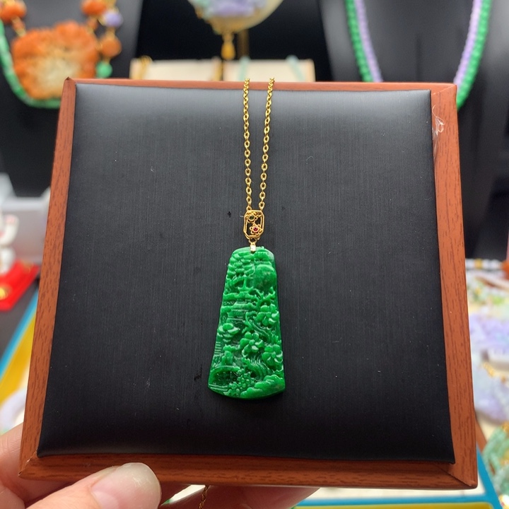 翡翠颈饰未镶嵌翡翠山水牌
