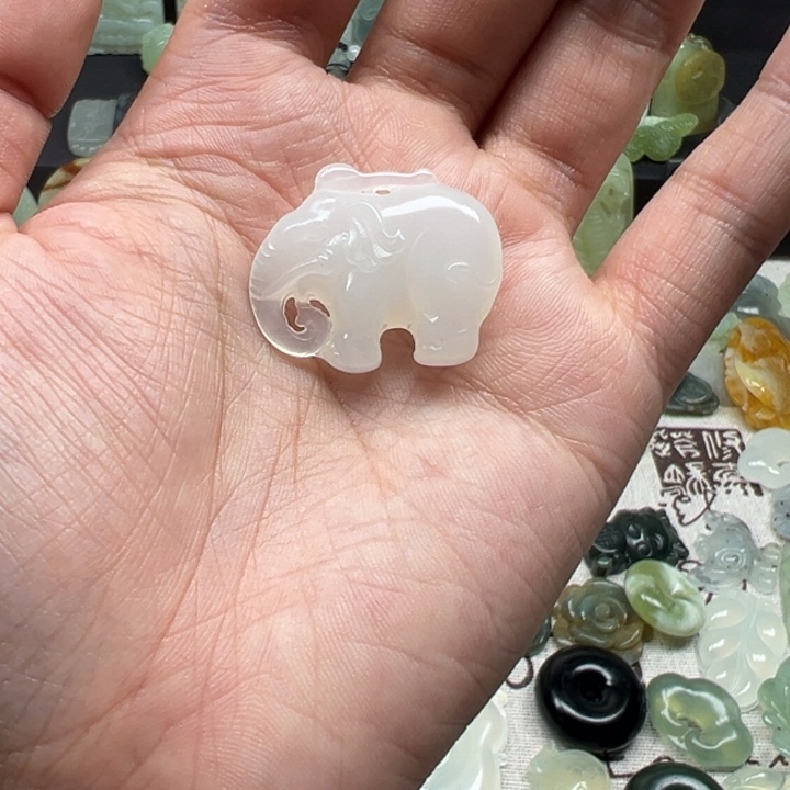 蛇纹石玉吊坠(赠链)未镶嵌