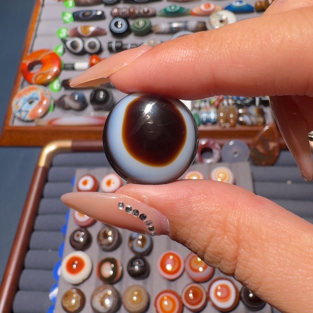 小***多玛瑙/玉髓未镶嵌珠宝半成品