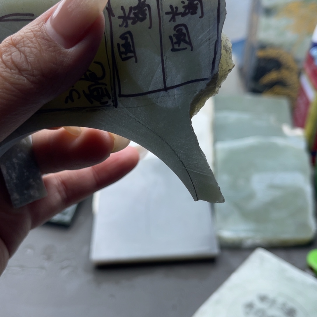 张***梅和田玉未镶嵌颈饰定制水滴