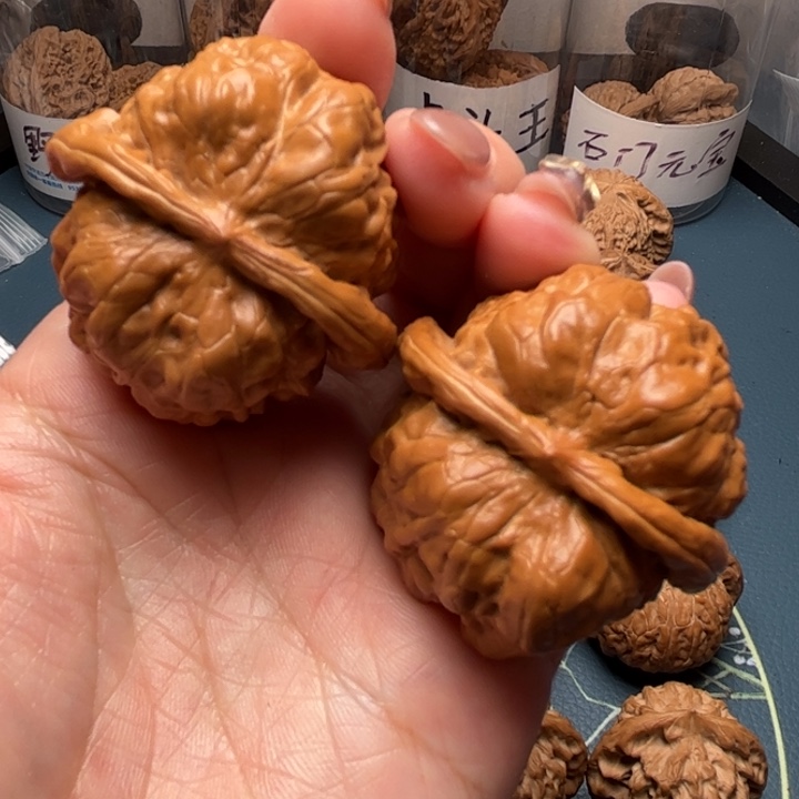 文玩核桃把件特价43蛤蟆头