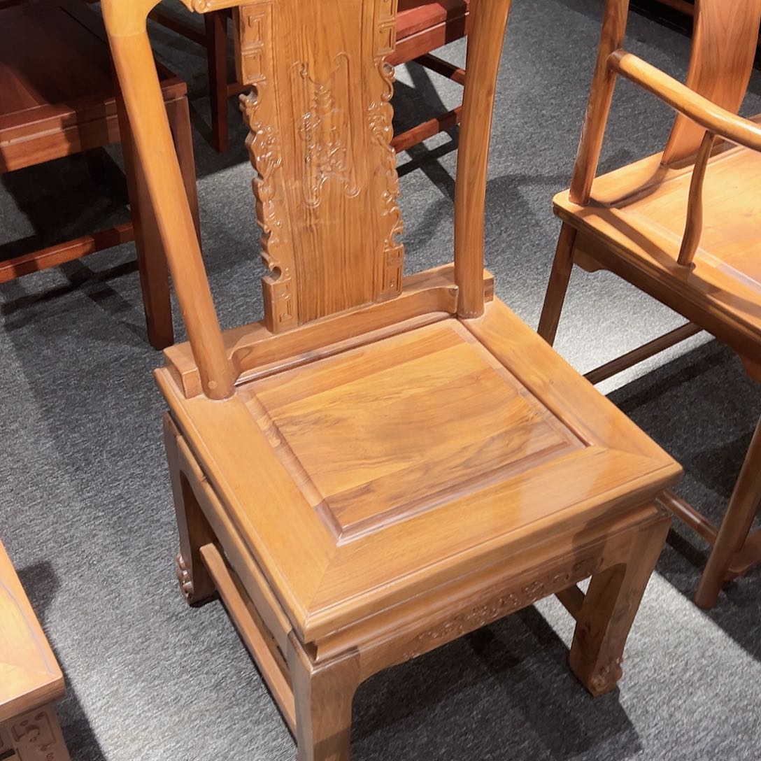 木核桃木尾货象头椅一对。不退不换