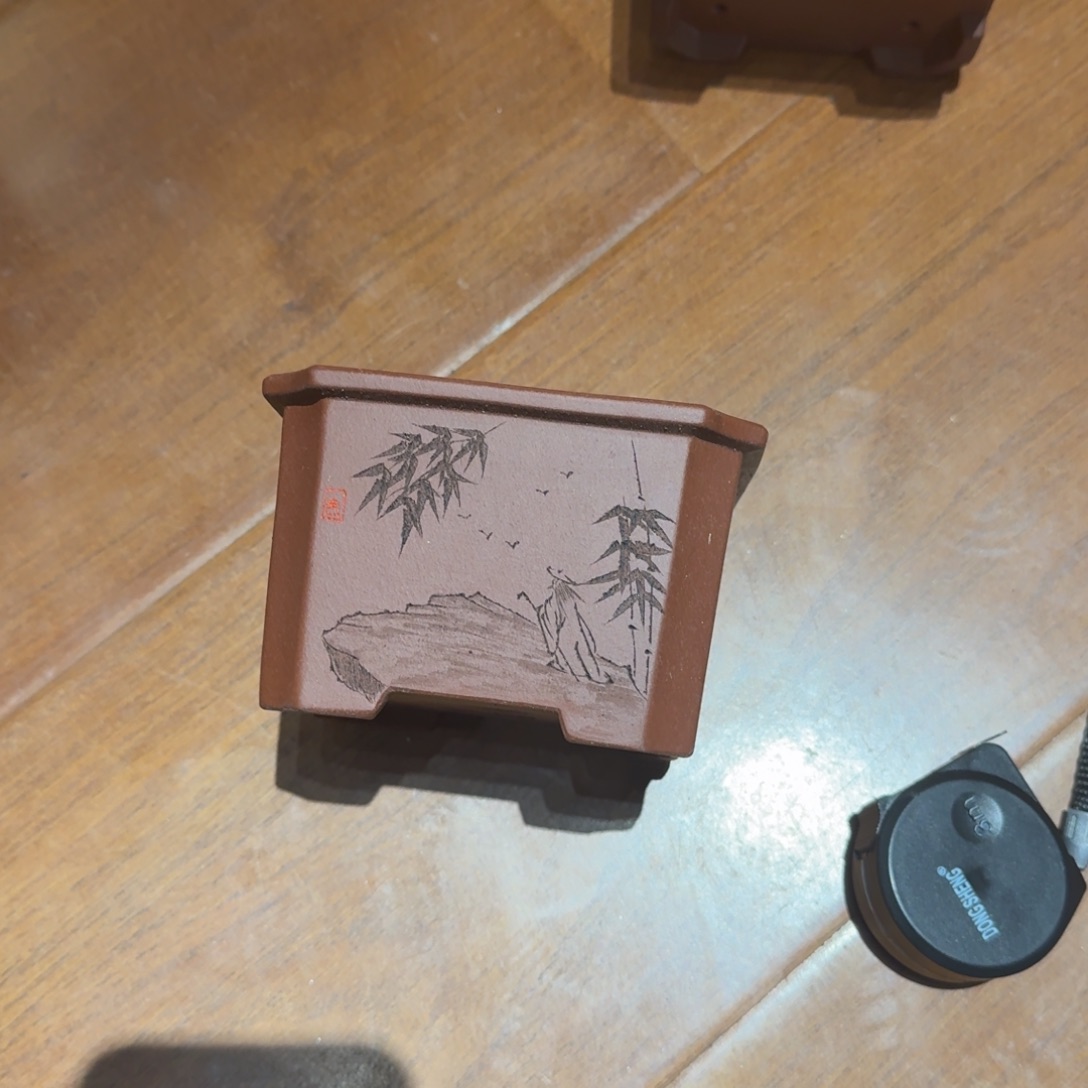 余***非紫砂花盆原矿紫泥