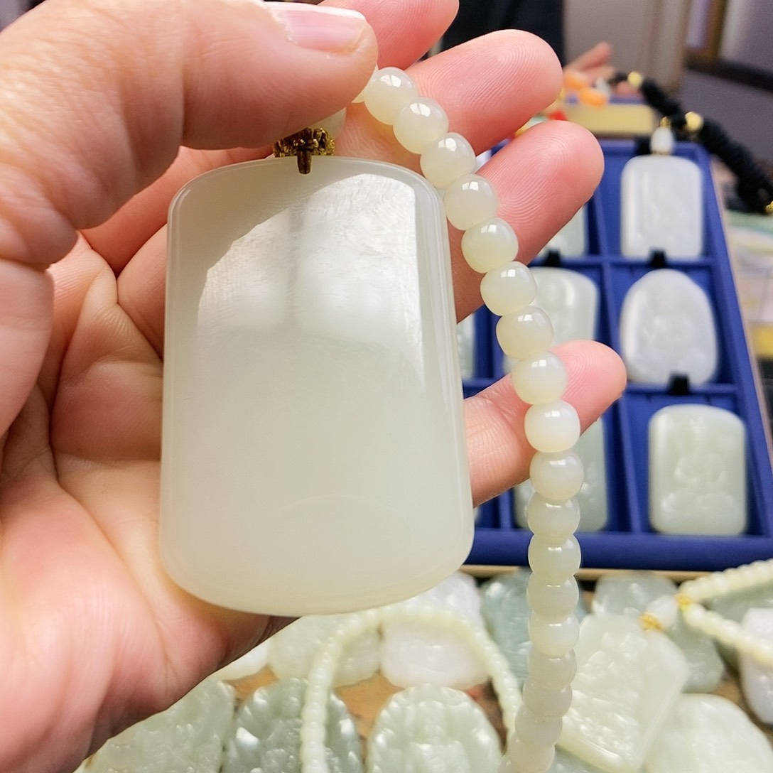 和田玉颈饰未镶嵌等***了