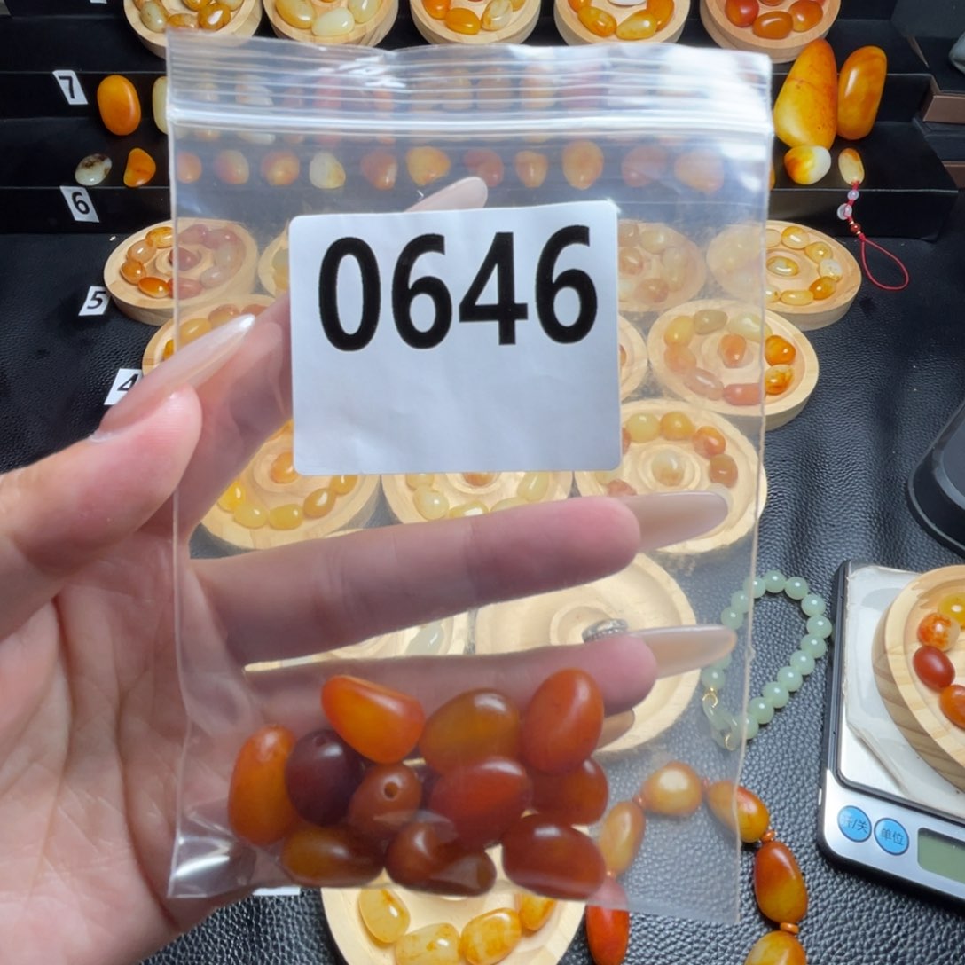 行***片手串未镶嵌和田玉