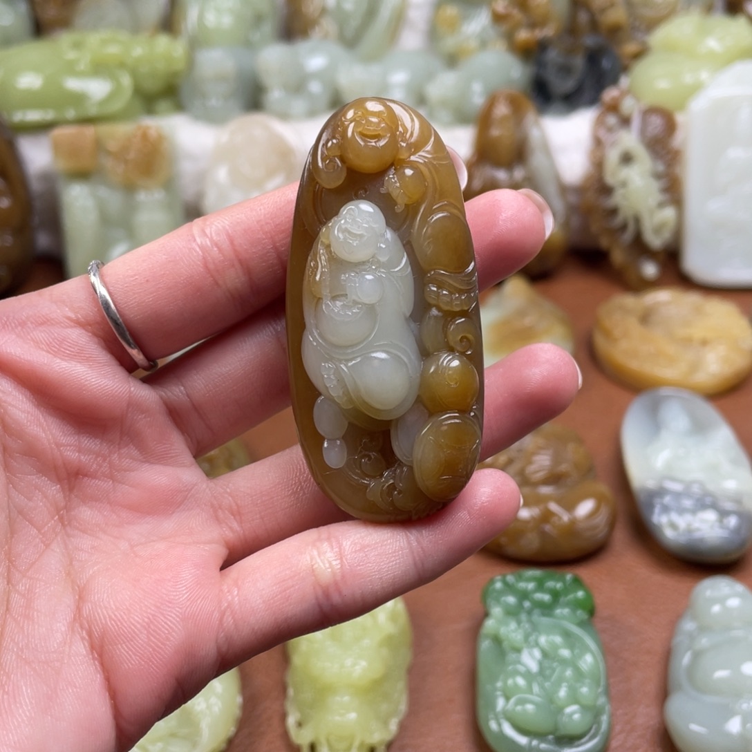 小***生和田玉未镶嵌颈饰