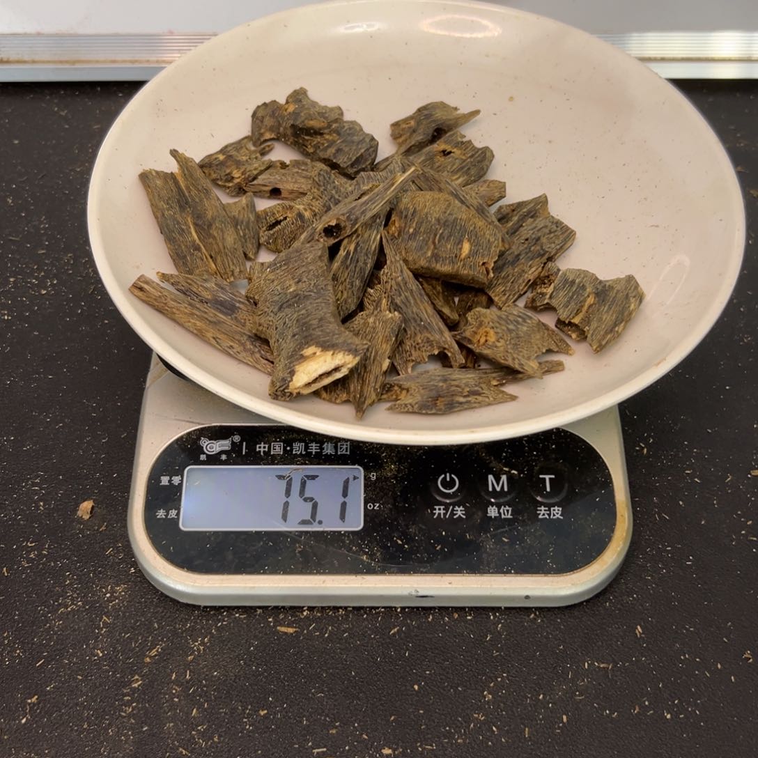 沉香碎屑沉香驼背黑奇