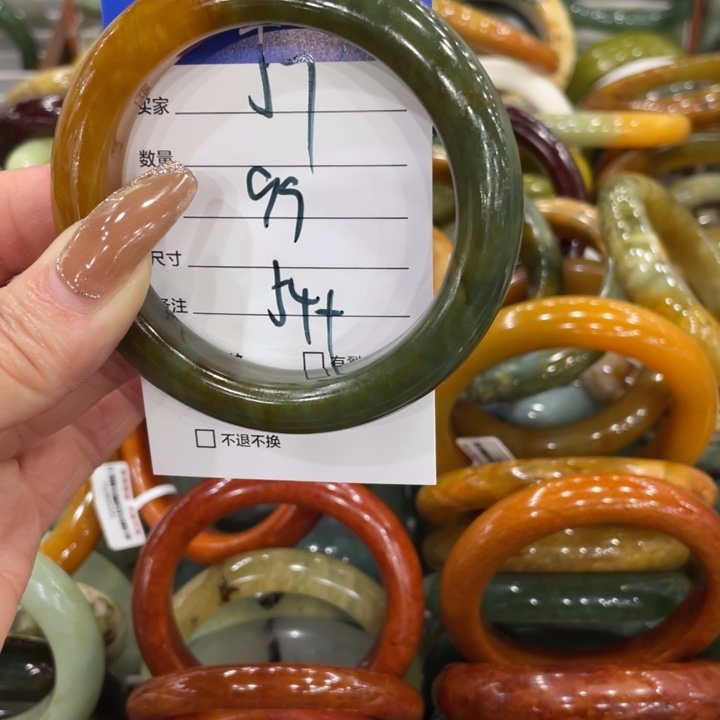 蛇纹石玉未镶嵌手镯