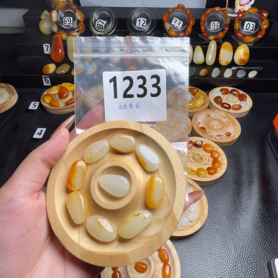 l***颖和田玉未镶嵌手链