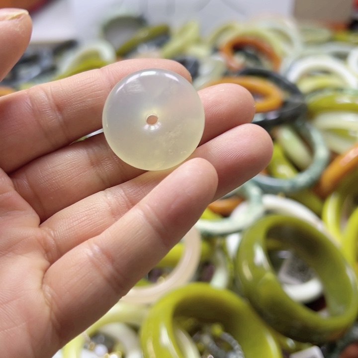 未镶嵌蛇纹石玉手镯