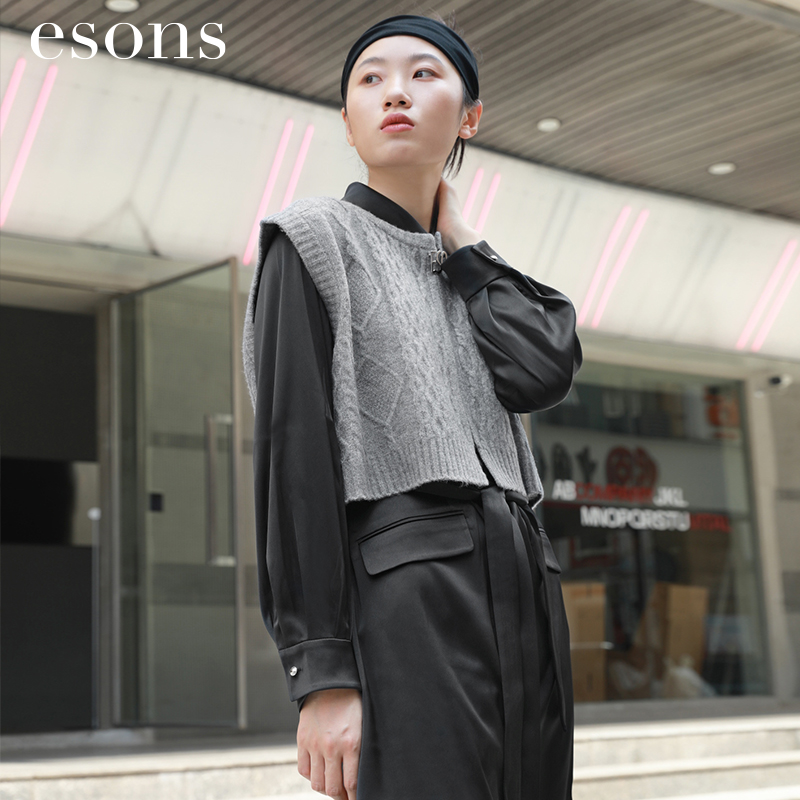 esons/爱城市【商场同款】烟灰绞花黑缎叠穿套装983781