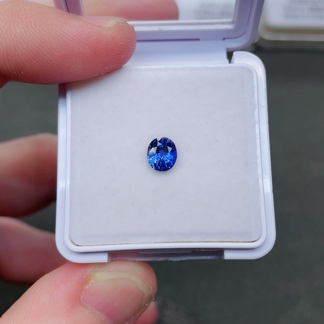 蓝宝石裸石未镶嵌1.15克拉皇家蓝璀璨AIGS国际证书