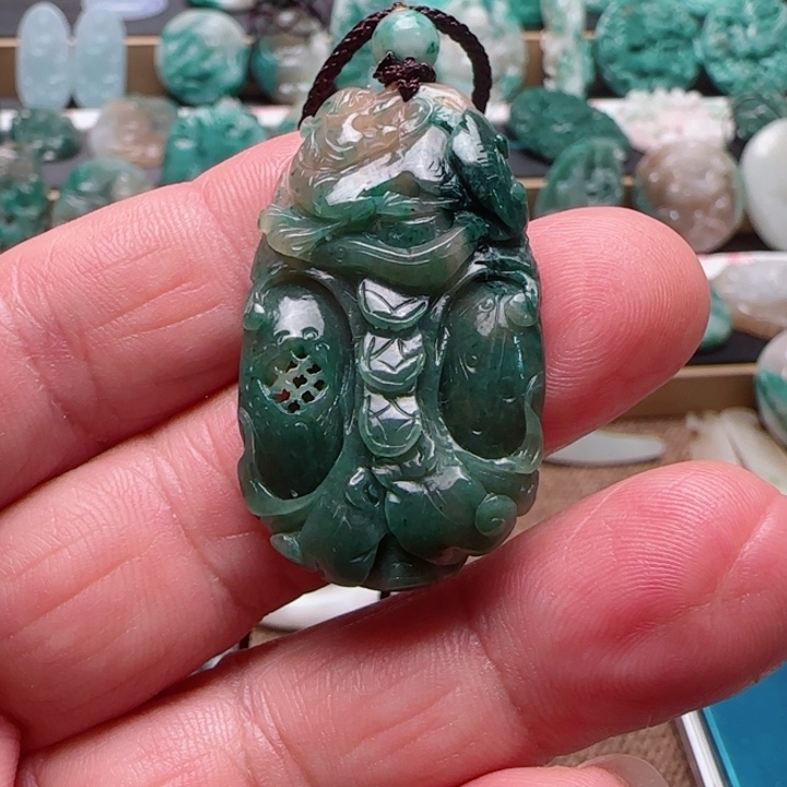 独山玉未镶嵌颈饰