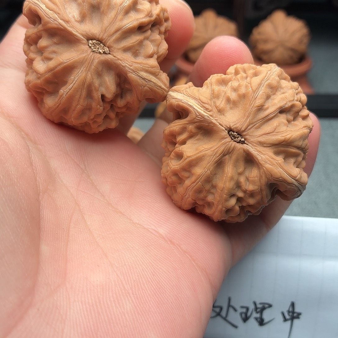 小***菊吊坠文玩核桃红锦鲤48尺寸006