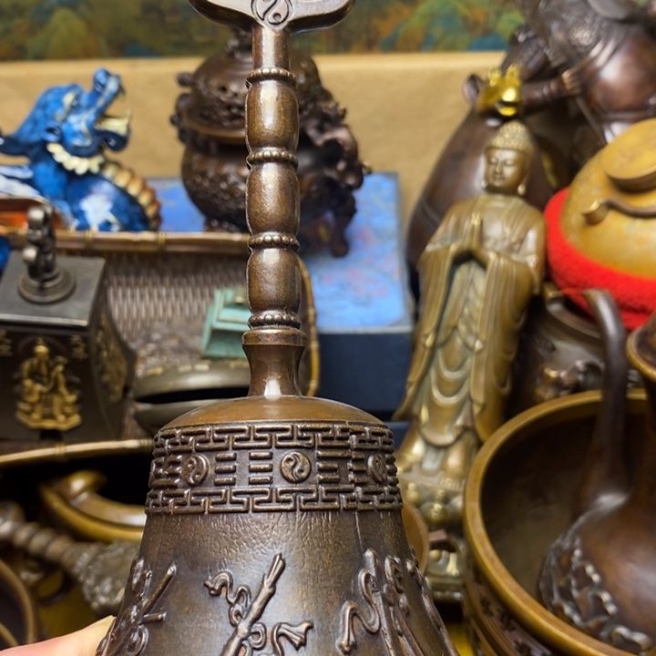 铜器摆件做工精良