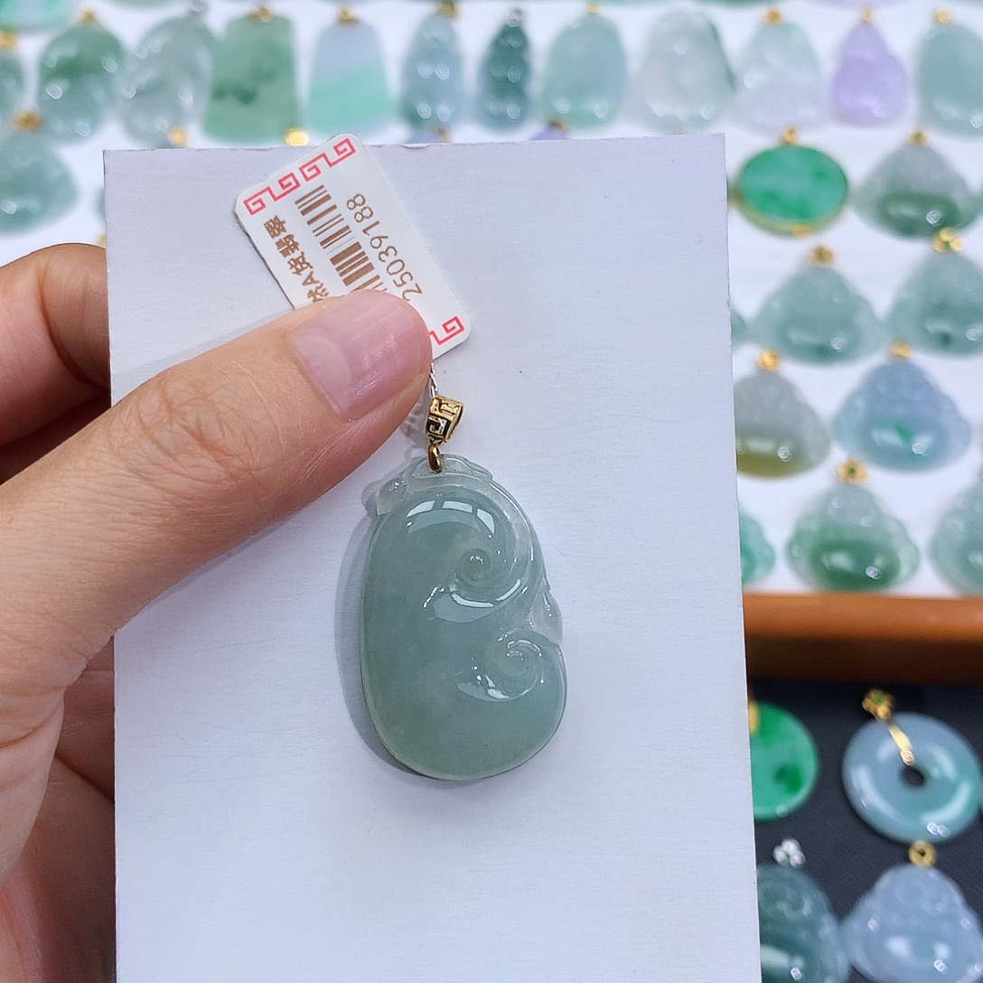 翡翠18K金镶嵌颈饰翡翠吊坠