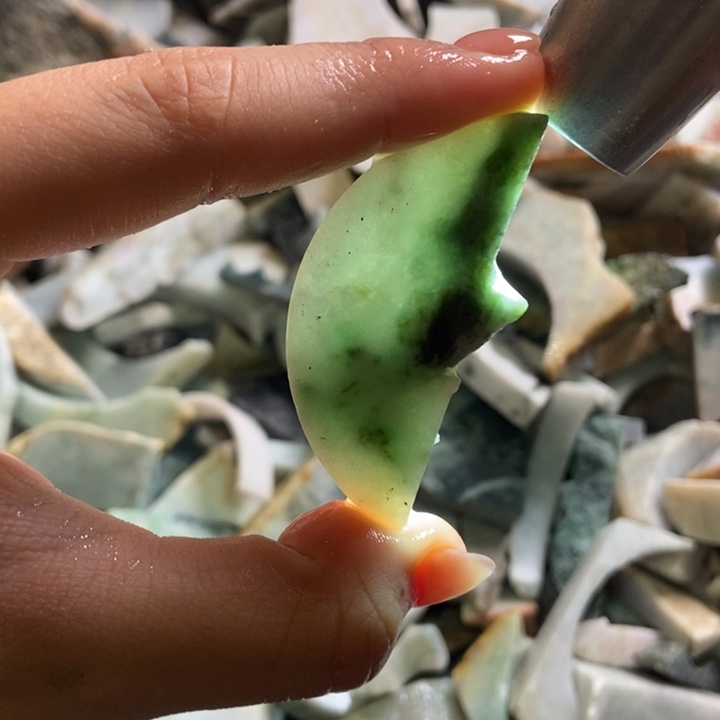 翡翠颈饰未镶嵌天然翡翠