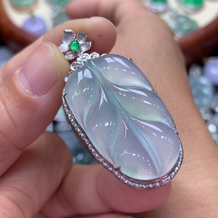 翡翠吊坠(不含链)18K金镶嵌