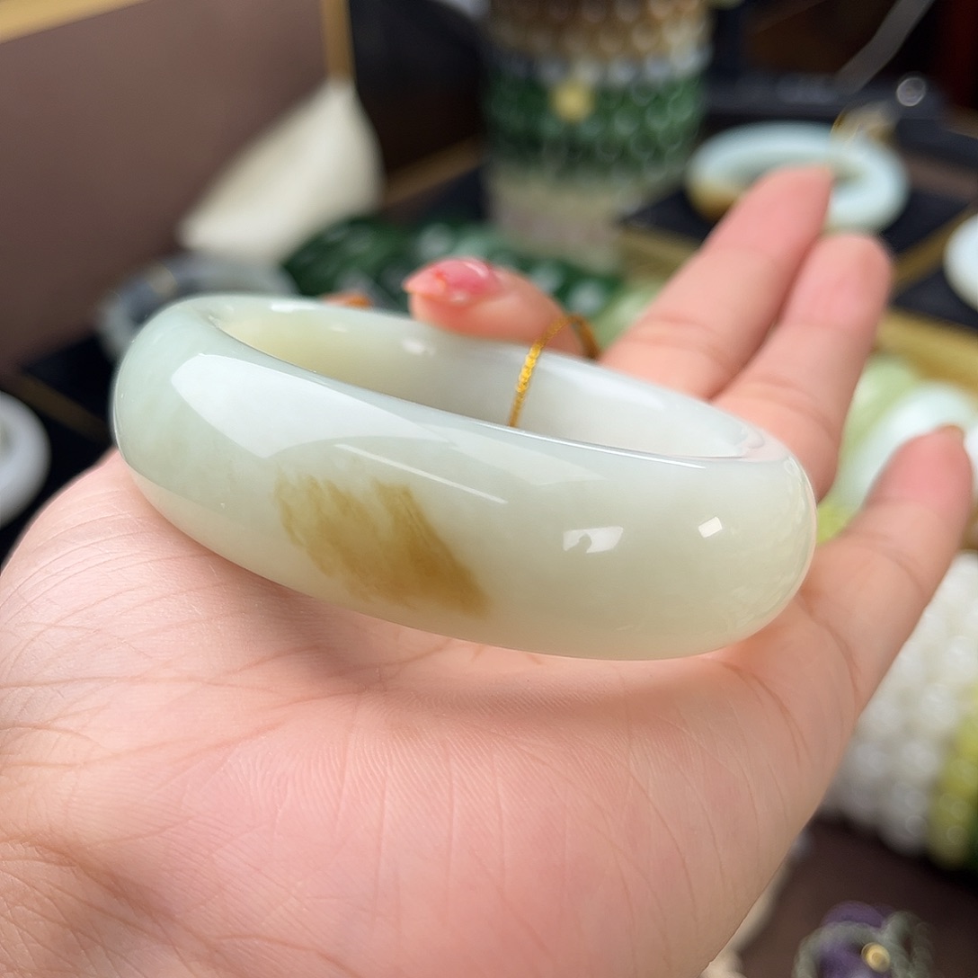 和田玉手镯未镶嵌