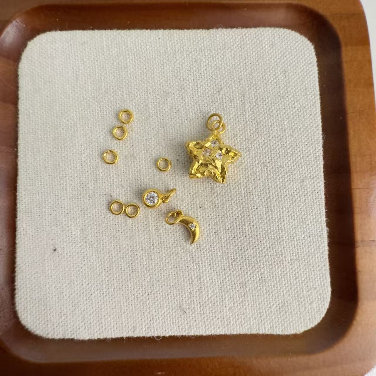 足金999 卡4盘缠星星吊坠（金料换款）