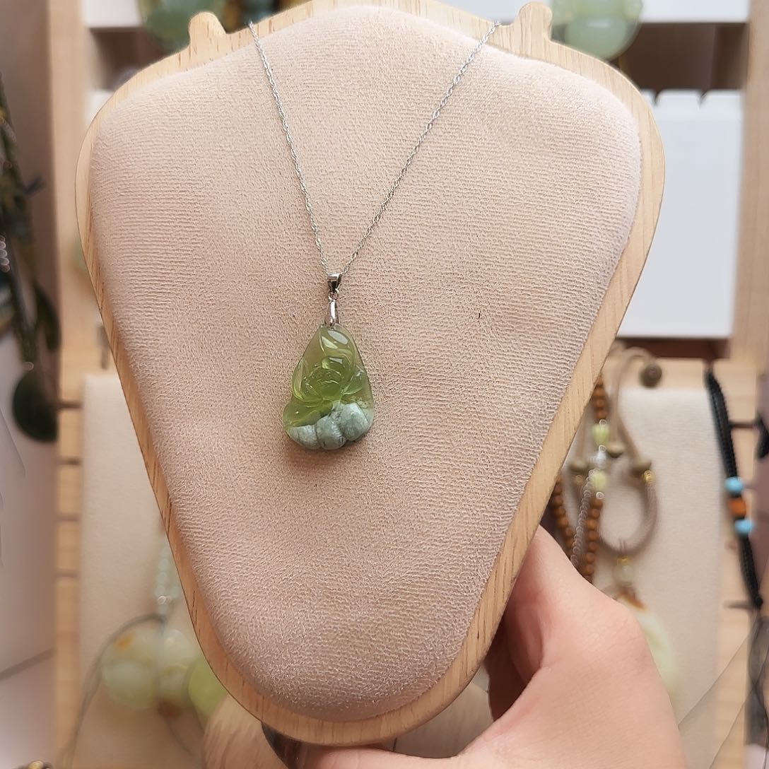 喵***恙蛇纹石玉合金颈饰