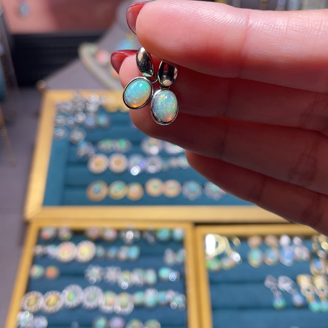 银S925镶嵌欧泊耳钉）?****?