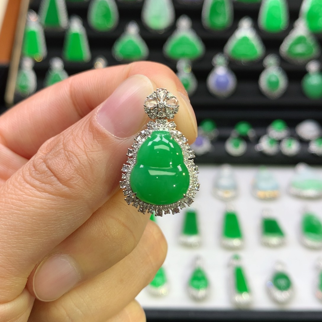 翡翠吊坠(不含链)18K金镶嵌