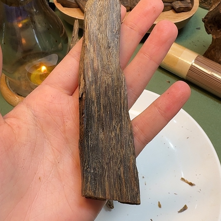 沉香碎屑沉香海南高端张勺子树心油虫漏老料17克