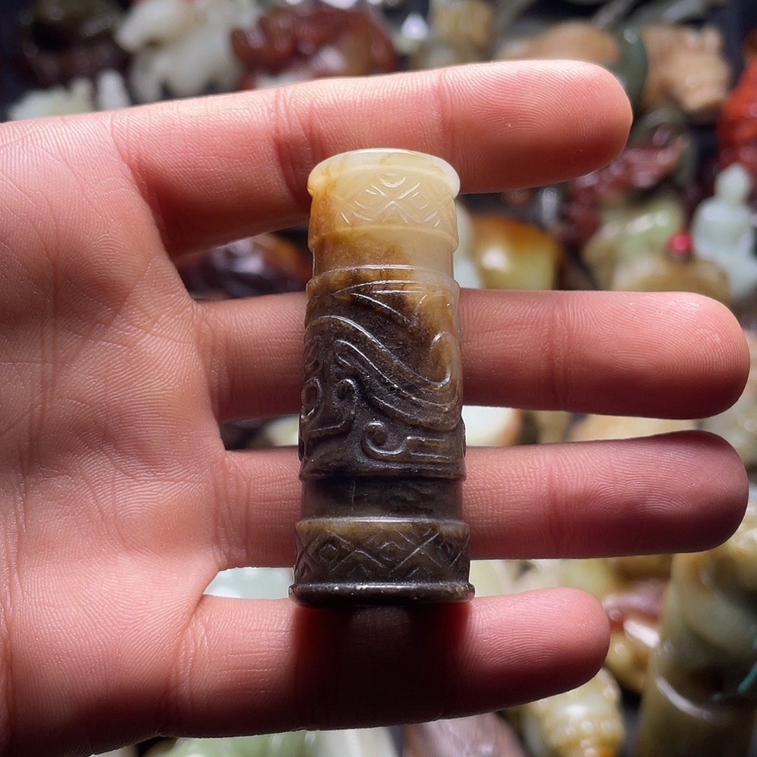 五***叔和田玉（糖玉）未镶嵌颈饰