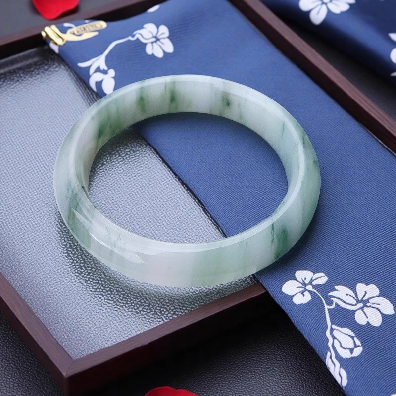 天然天山飘花雪翠手镯天山翠玉镯（多样性发货）