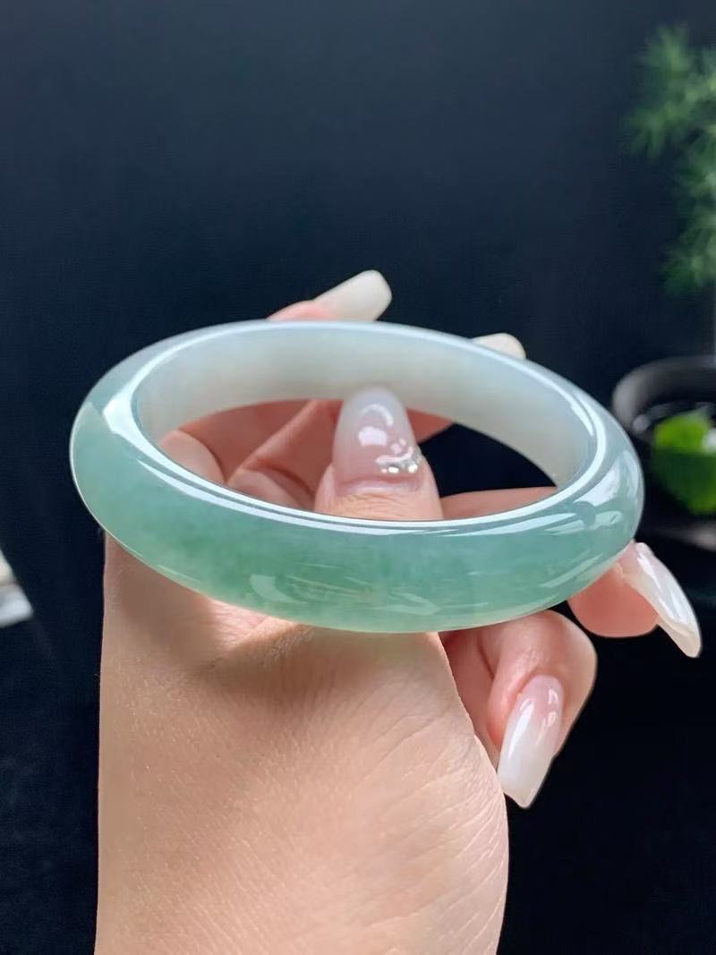天然缅甸A货翡翠手镯正品保真 测量手围