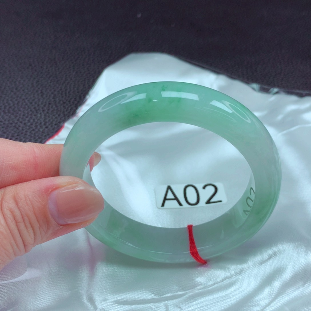 翡翠手镯未镶嵌手镯88