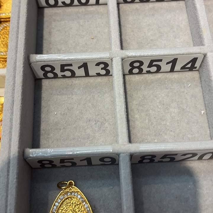 铜合金8519强保色发    1  个壹笔壹吊坠