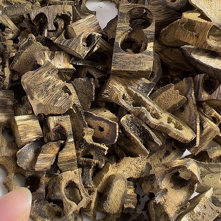 沉香碎屑沉香绿奇楠熏香边角料200克