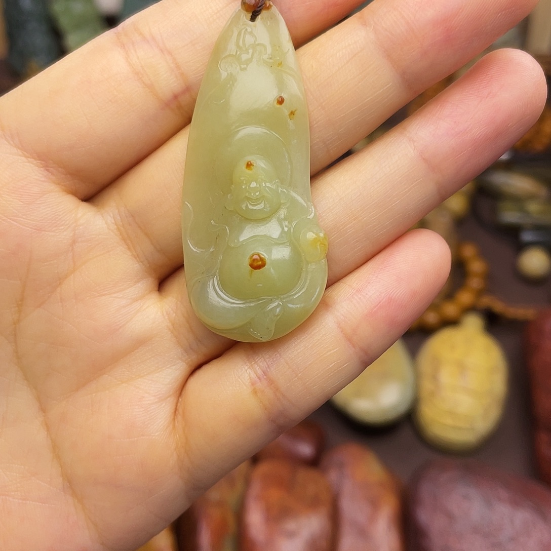 颈饰未镶嵌岫岩河磨玉（透闪石质玉）