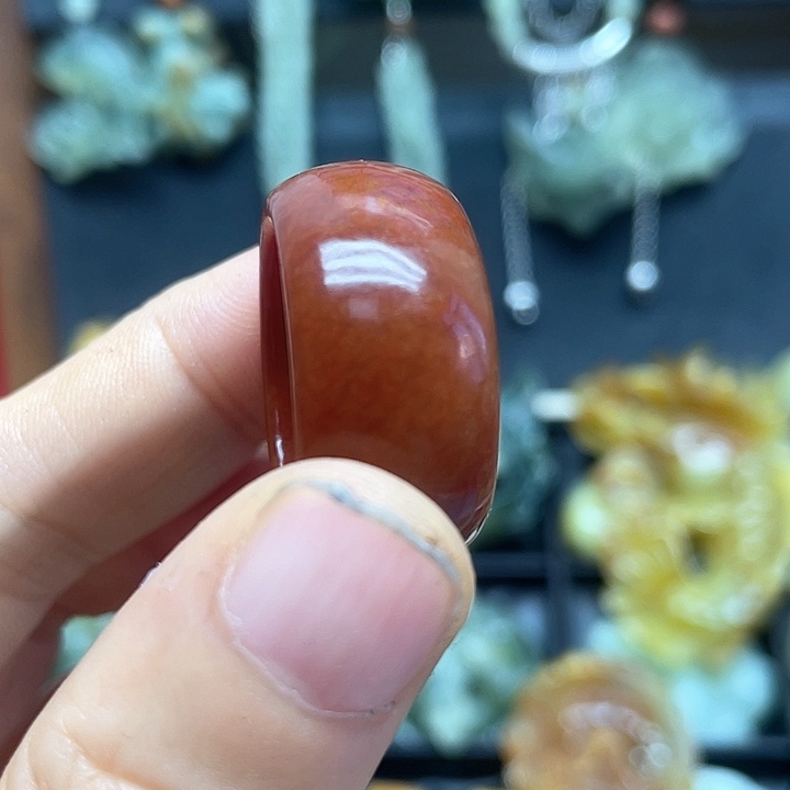 未镶嵌蛇纹石玉颈饰情**浅