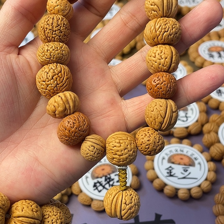 桃核多宝大手持手把件