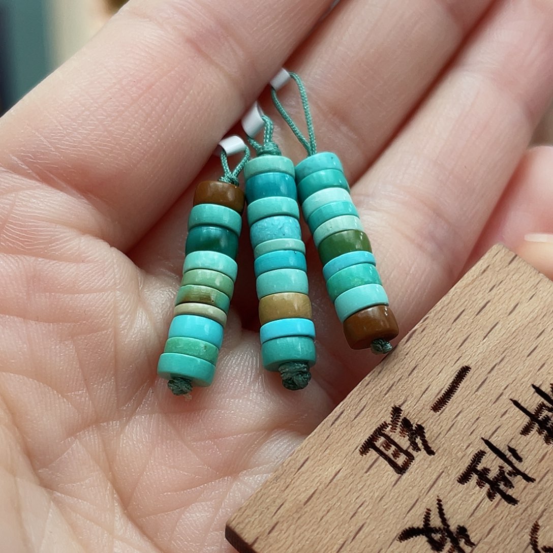 绿松石颈饰未镶嵌