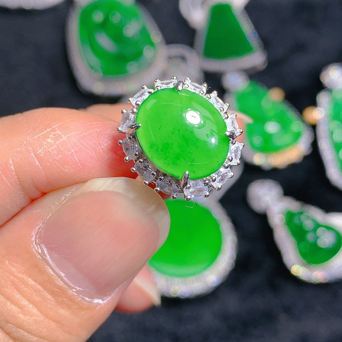 翡翠颈饰银S925镶嵌戒指