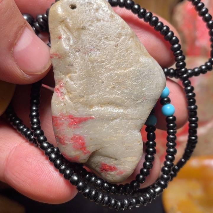 田黄石35克软地鸡血挂件