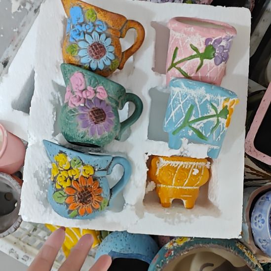 当场拍满15元发货不凑不发，花盆盆口不方不圆有针孔黑点是正常的，